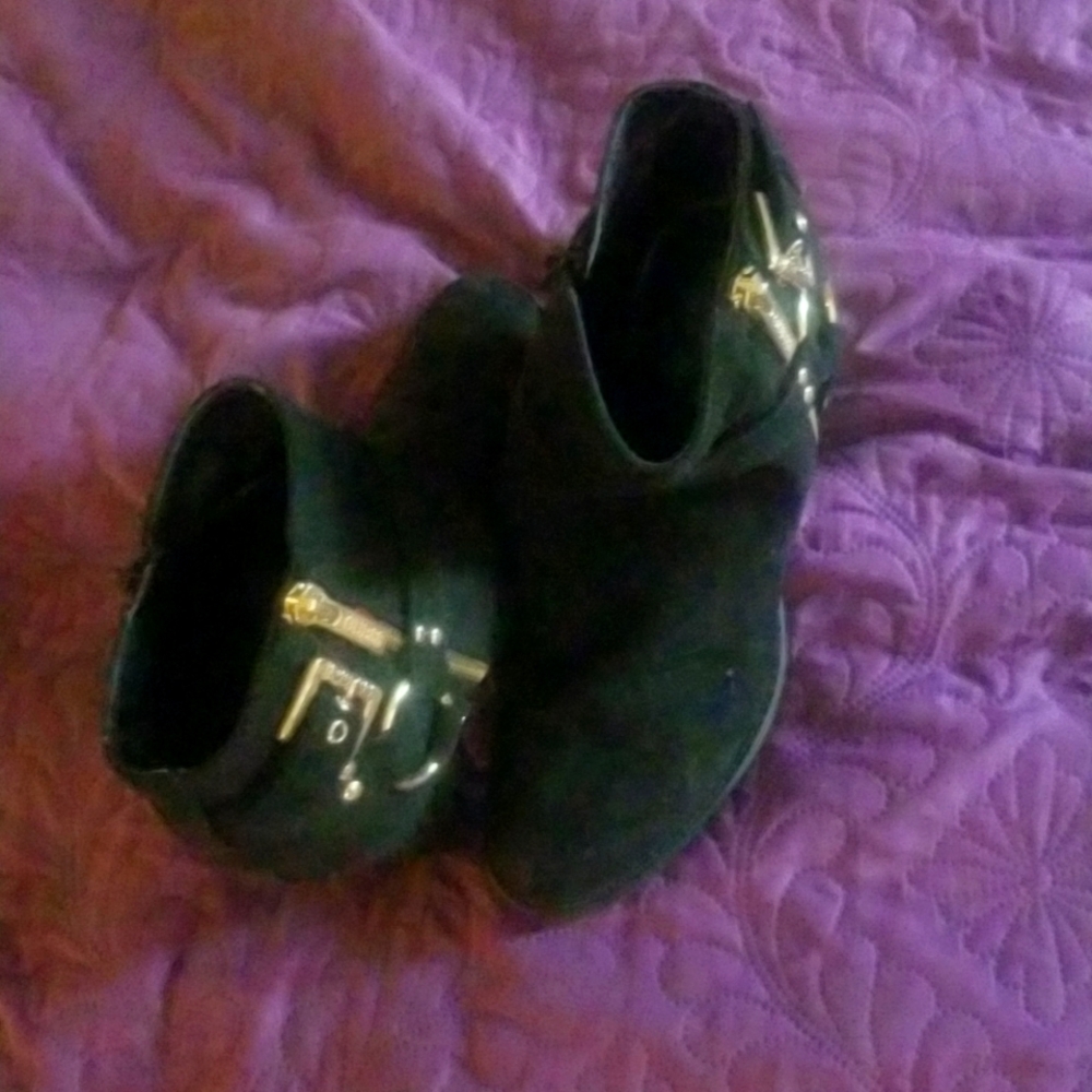Guess boots final sale